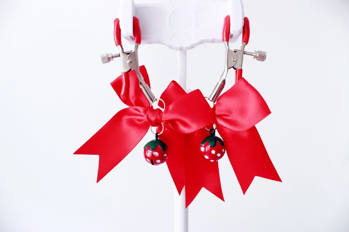 Vibrators Cute Cruelty Red Strawberry Bells Bows Clamps